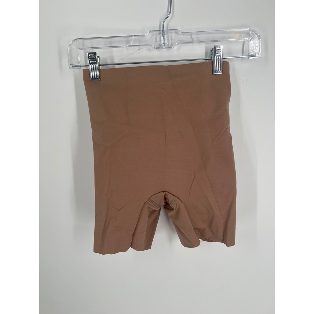 Leonisa Undetectable Padded Butt Lifter Shaper Short Nude Small 012889 NWT